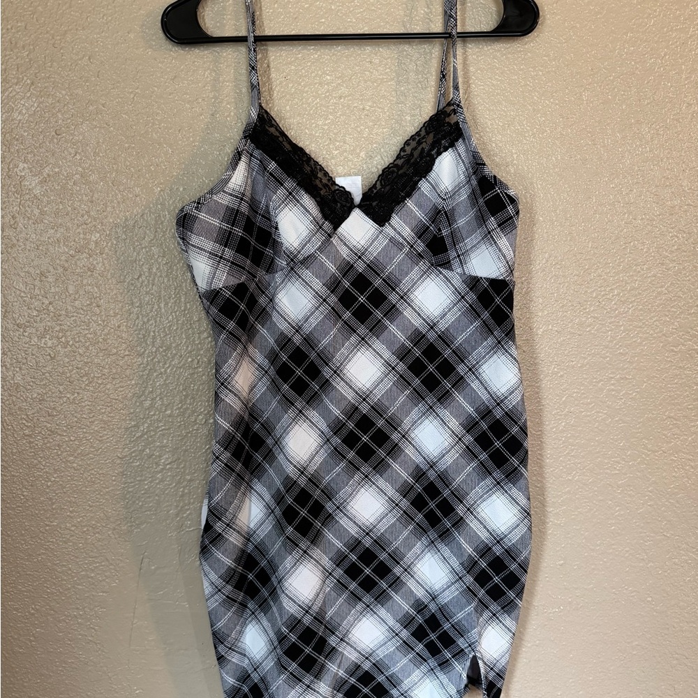No Boundaries Black and‎ White Chemise with Spaghetti Straps Juniors XL